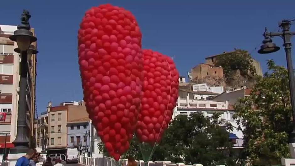 Bu Ol Se Ti E De Rojo Con Globos En Honor A Su Tomatina