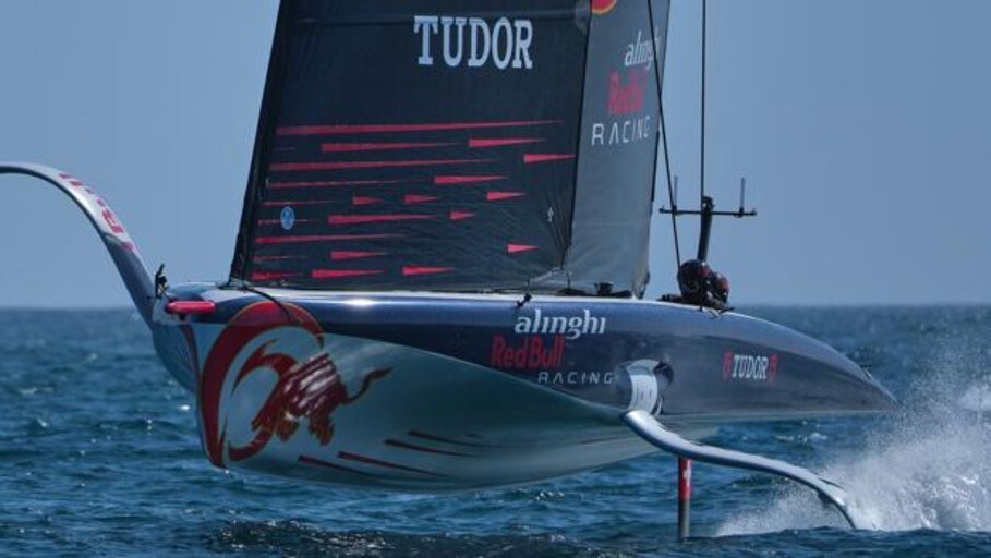 Tudor La Precisi N Del Alinghi Red Bull Racing