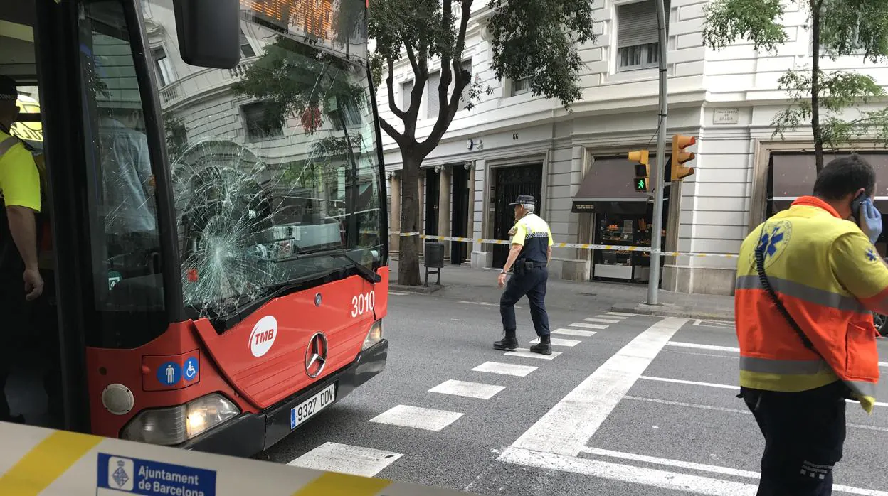 Un Bus Atropella De Gravedad A Un Peat N Y Deja Otros Cuatro Heridos En