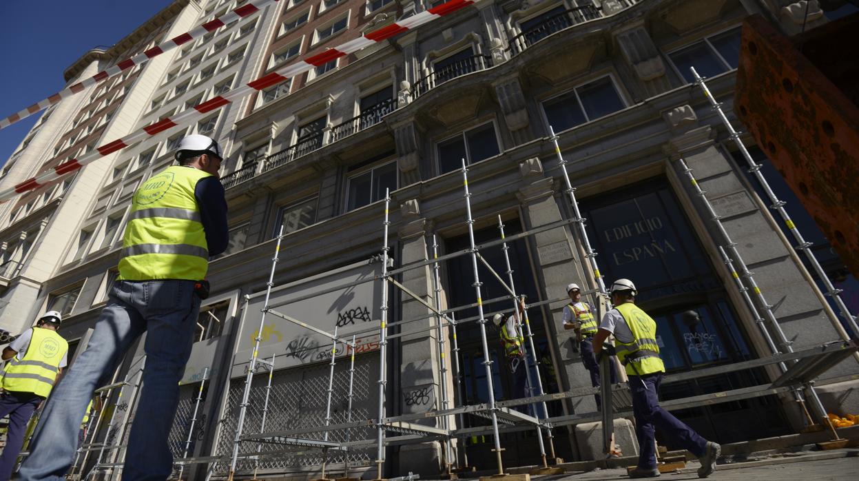 Baraka demanda a Riu y pide que se paralicen las obras del Edificio España