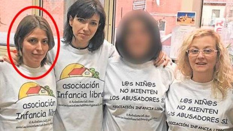 Detenida otra madre de la asociación Infancia Libre por impedir ver a