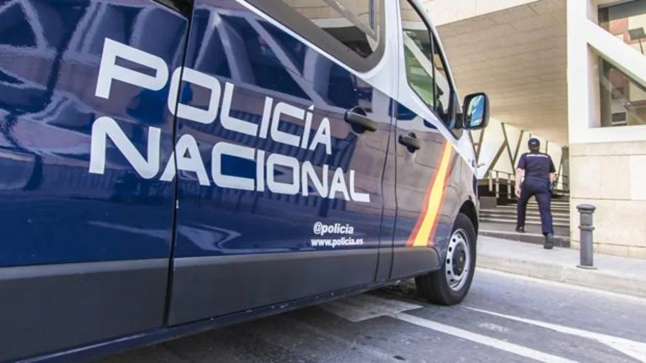 Un hombre degüella a su expareja en Denia delante de su hija de once años