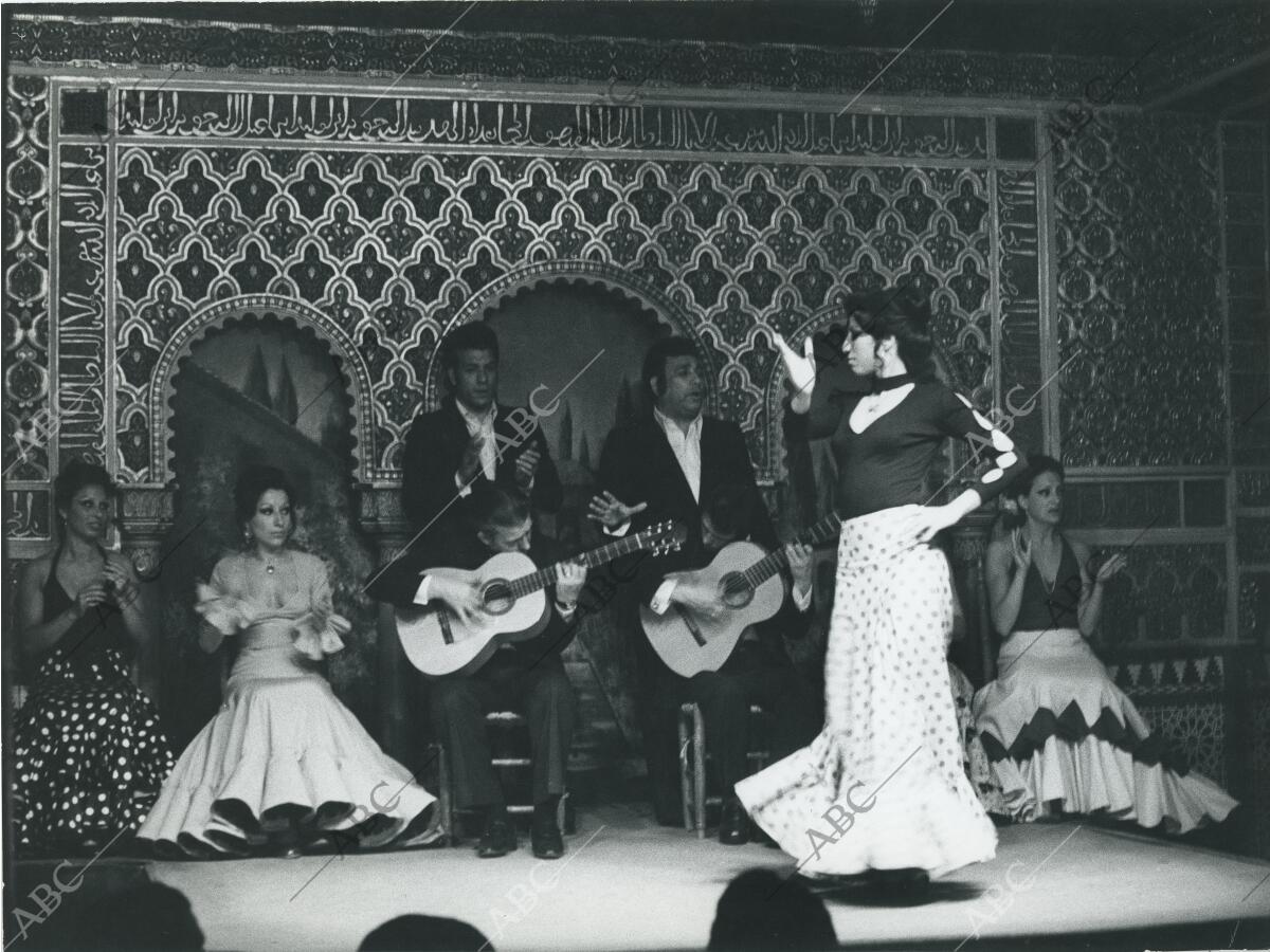 Cuadro Flamenco Actuando En El Tablao Torres Bermejas Archivo Abc