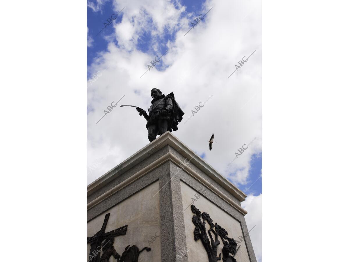 Estatua De Miguel De Cervantes En La Plaza De Cervantes Archivo ABC