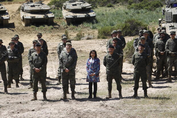 La ministra de Defensa Margarita Robles visita la Base Guzmán el Bueno