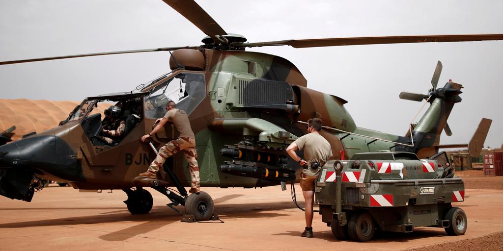 Mueren 13 militares franceses tras chocar dos helicópteros en una