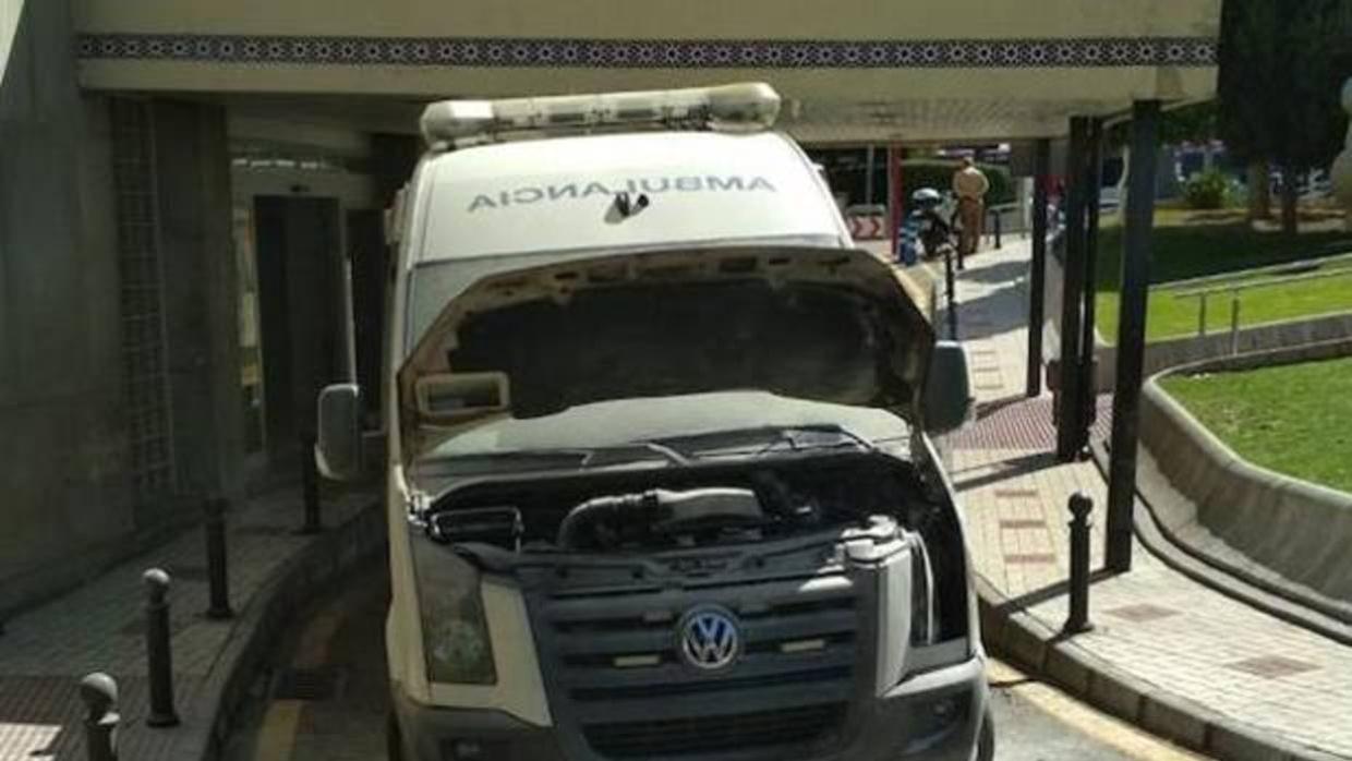 Una Ambulancia Se Quema Cuando Trasladaba A Un Paciente Al Hospital