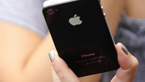 Un fallo en la alarma del iPhone 4 deja a los europeos en la cama tras el cambio horario
