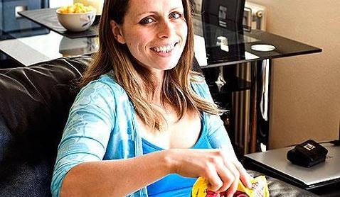 La mujer que sobrevive con dos bolsas de patatas fritas