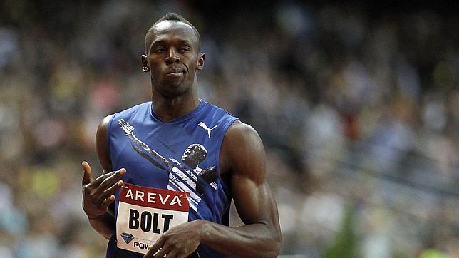 Bolt se exhibe con el freno echado en los 200 metros de la reunión de París