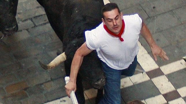 En directo: Dos heridos por asta de toro en el encierro más rápido de los sanfermines