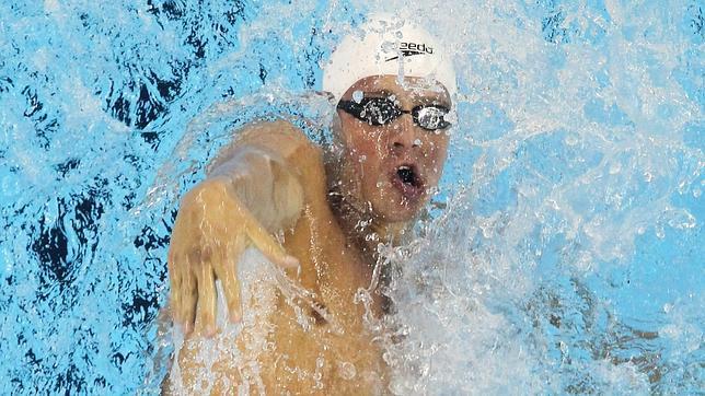 Lochte vuelve a batir a Phelps con récord del mundo incluido