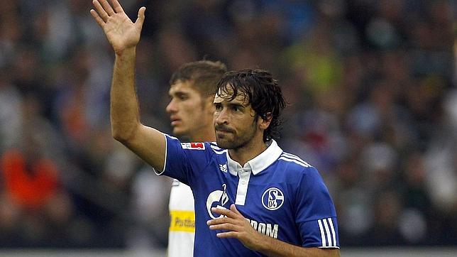 Un gol de Raúl deja al Schalke colíder