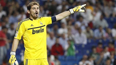 Casillas sube sus «cantadas» a Facebook