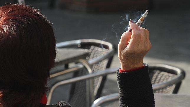 Fumar adelanta diez años el ictus