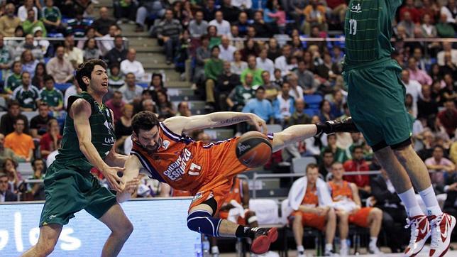 El Valencia agudiza la crisis del Unicaja