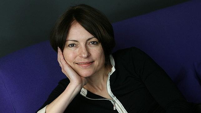 Clara Usón «La historia nos enseña que nunca aprendemos de ella»