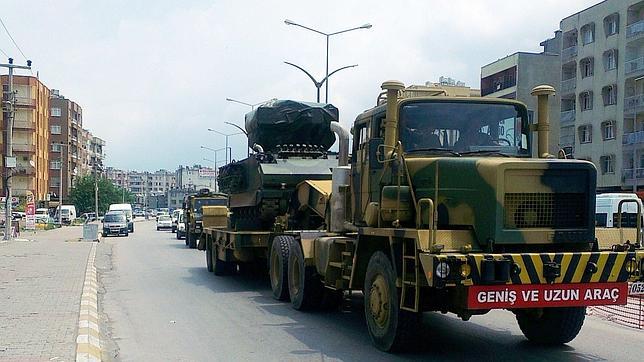 Turquía despliega misiles antiaéreos y unidades militares en la frontera siria