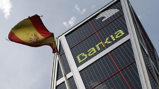 Банковская недвижимость в Испании надпись. 52 огромных