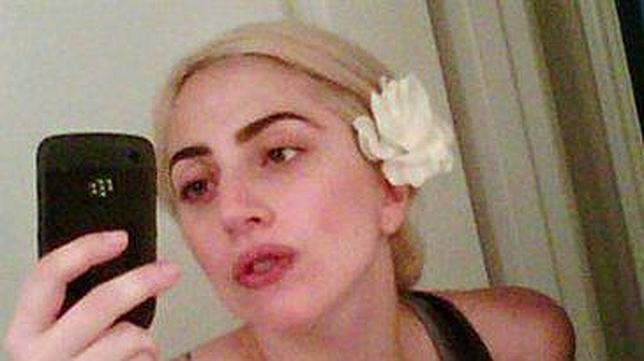 Lady Gaga enseña los pechos en un vídeo casero