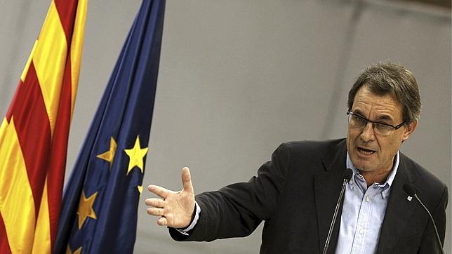 Artur Mas afirma que la segunda vuelta de los comicios catalanes será una consulta