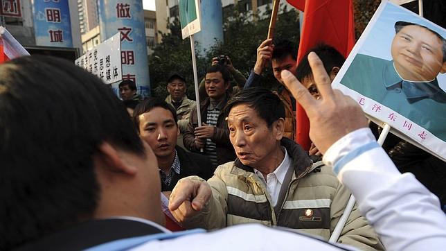 Las protestas sociales enturbian el relevo de poder en China