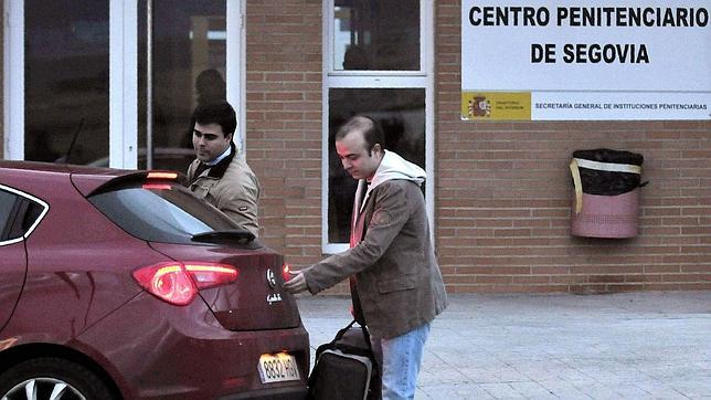 Una pintada de «Carromero asesino» en la sede del PP de Morea (Asturias)