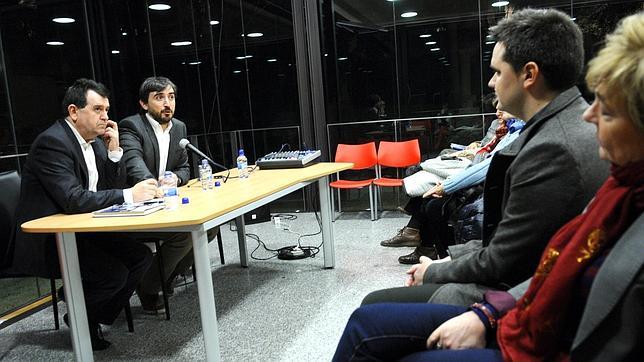 Arsenio e Ignacio Escolar durante la presentación de «El justiciero cruel. Pedro I de Castilla y el nacimiento de las dos Españas»