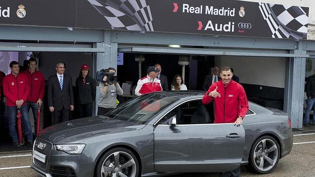 Karim Benzema recoge su Audi en El Jarama