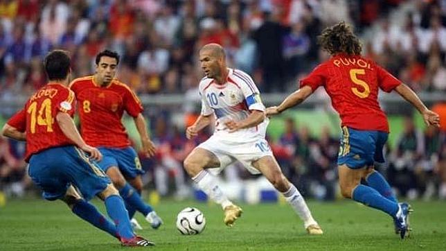 Zidane marcó el tercer tanto de Francia (3-1)