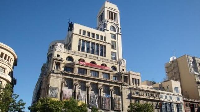 Fachada del Círculo de Bellas Artes desde la calle Alcalá de Madrid