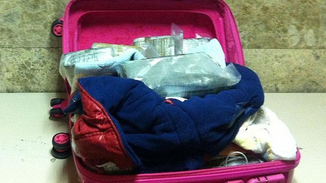 Una madre utiliza a uno de sus hijos menor para introducir 12 kilos de coca