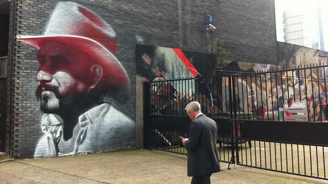 El «Cowboy de Shoreditch» del artista El Mac en Hewett Street