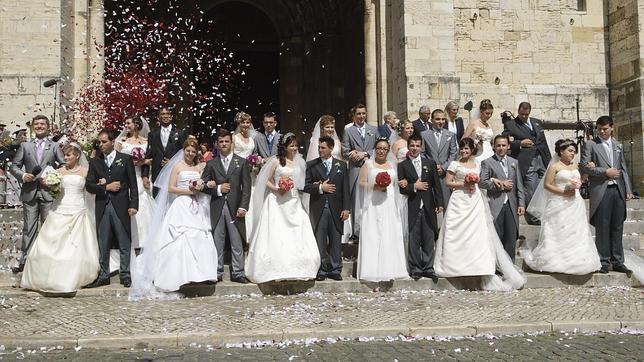 Parejas de recién casados bendecidas por San Antonio