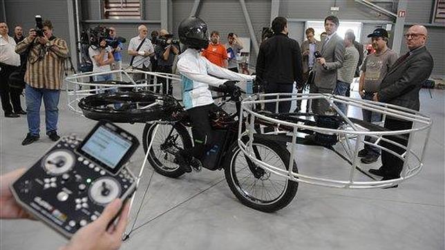 Tres empresas checas se han unido para crear un prototipo de una bicicleta eléctrica que puede volar