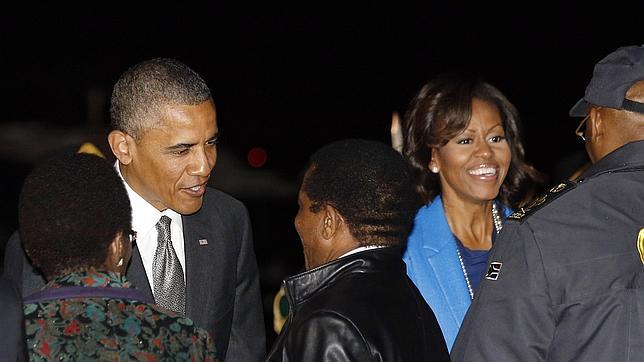 Barack Obama llega a Sudáfrica, en vilo por Mandela