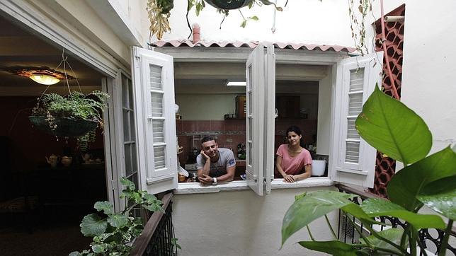 El régimen cubano empieza a abrir el turismo al sector privado