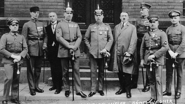 Hitler: «¡La revolución nacional ha estallado!»