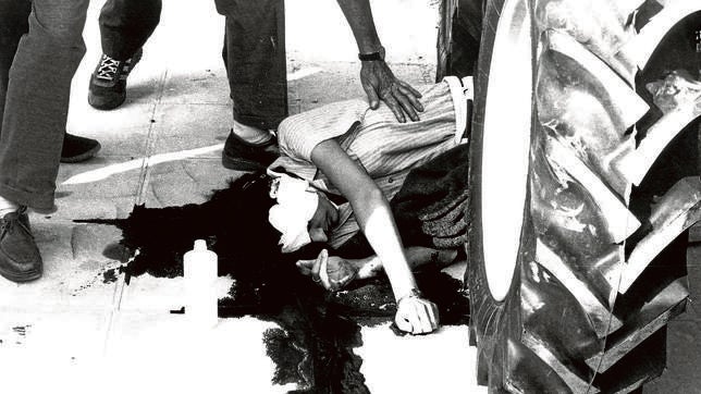 María Dolores Catarain «Yoyes» yace muerta tras ser asesinada por «Kubati» en Ordicia