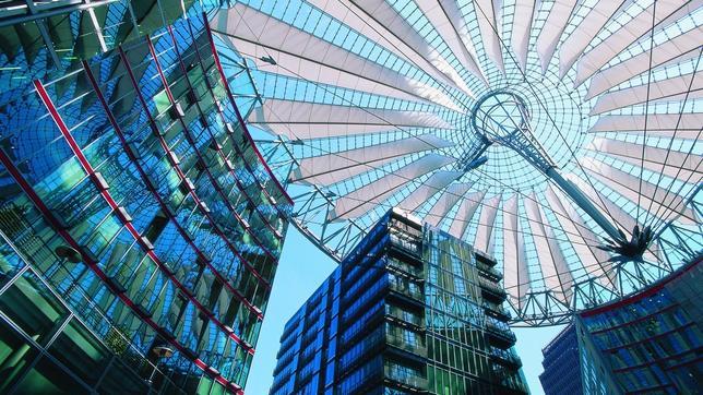 Una imagen de la cúpula de acero y cristal del Sony Center 