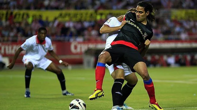 Las camisetas negras, el «boom» del fútbol moderno