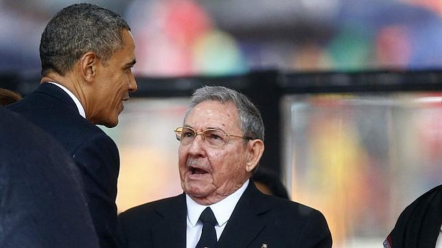 Raúl Castro usa su mejor inglés para saludar a Obama: «Mister president, I am Castro»