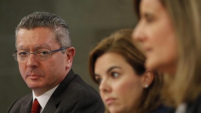 El PP acusa al PSOE de usar la reforma del aborto para «distraer a los españoles»