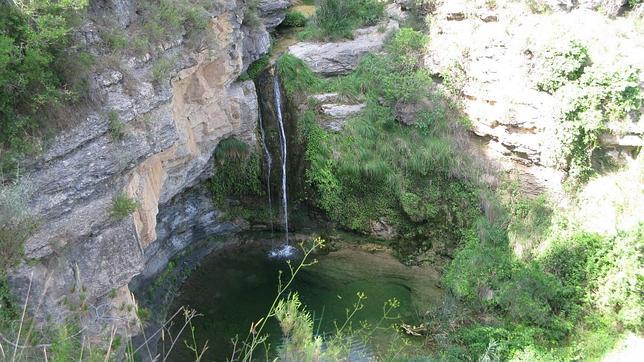 Cascada del paraje conocido como El Salto de la novia en Navajas