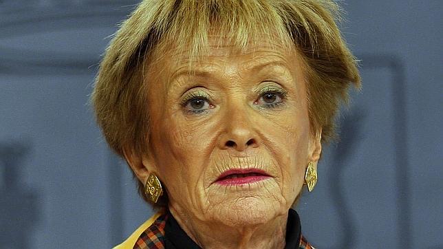María Teresa Fernández de la Vega con labios rosas, sombras d eojos en tonos verdes y raya negra