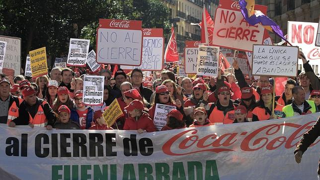 Una fusión como origen del cierre de las cuatro plantas de la embotelladora de Coca-Cola
