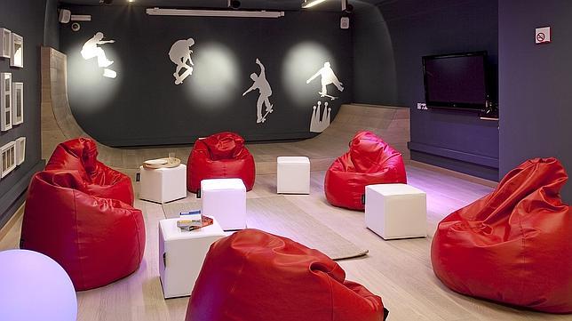 Sala de televisión en unos de los Sant Jordi Hostels
