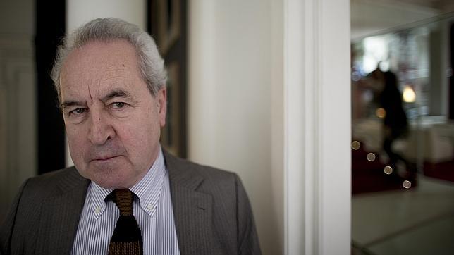 John Banville: «La ficción consiste en soñar mientras estás despierto»