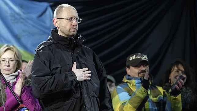 Los líderes de las protestas designan como candidato a primer ministro a Yatseniuk