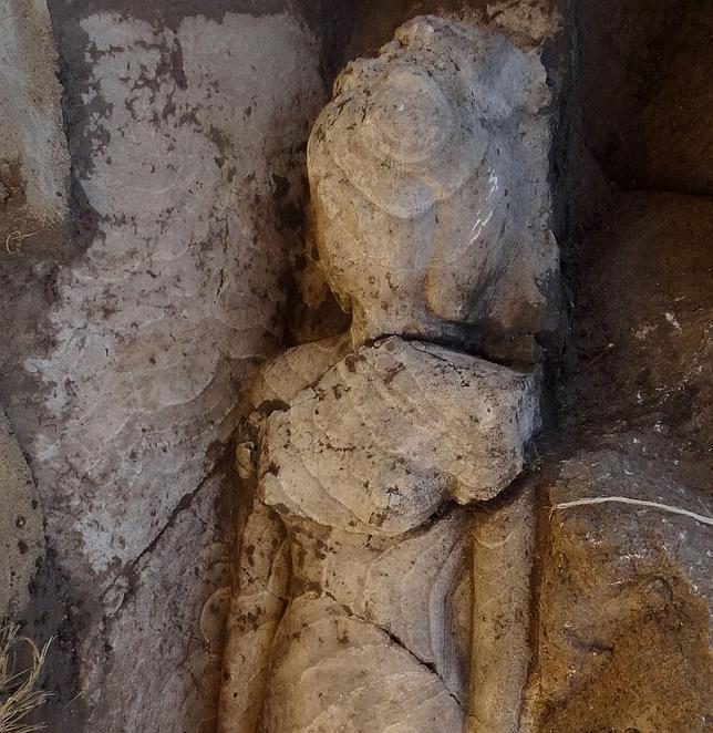 Descubren la estatua de una hija del faraón Amenhotep III en el sur de Egipto